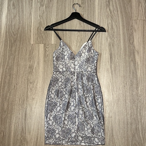 LINE AND DOT DRESS - Picture 3 of 3